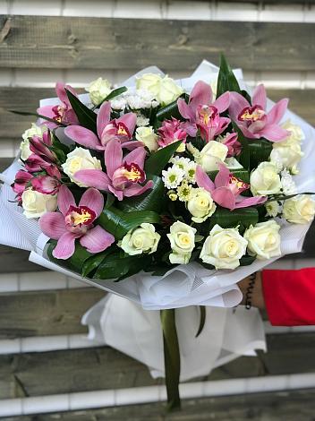 Букет цветов из: Розы и Хризантемы в Саперное