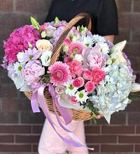 Композиция солнечный день в Саперное Цветочная композиция из Розы, Хризантемы, Пионы и Лизиантусы в корзине в Саперное