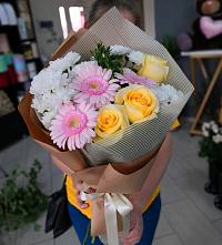 Букет цветов из:  Герберы, Розы и Хризантемы в Саперное