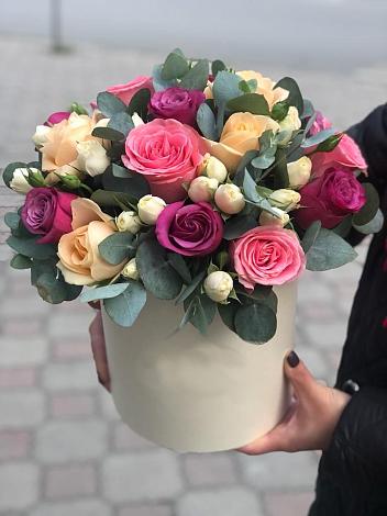 Цветочная композиция из Розы в шляпной коробке в Саперное