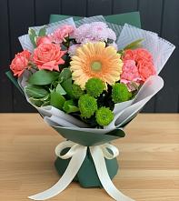 Букет цветов из:  Гвоздики, Розы, Герберы и Хризантемы #REPLACE_PRED# Саперное