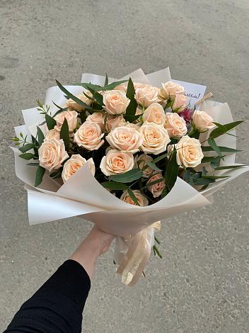 Букет Кремовые розы Латте в Саперное